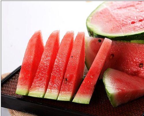 中国网红吃瓜被打,一场网络与现实交织的口水战