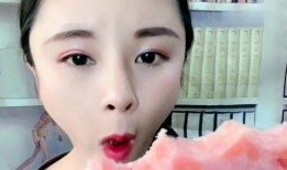 农村美女吃网红瓜,趣味横生的生活瞬间